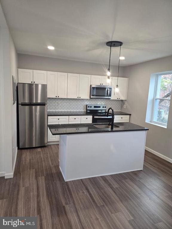 Building Photo - 834 S Cecil St