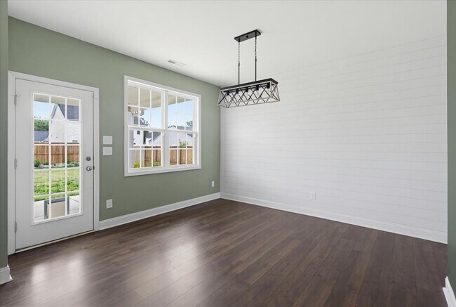 Building Photo - 1717 Stackhouse Dr