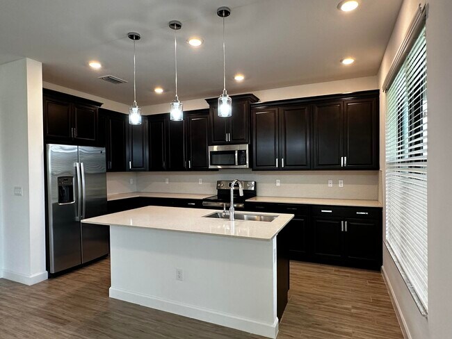 Building Photo - 1307 Whitcombe Dr