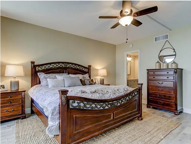 Building Photo - LONG TERM - FULLY FURNISHED 2/2 Open water...