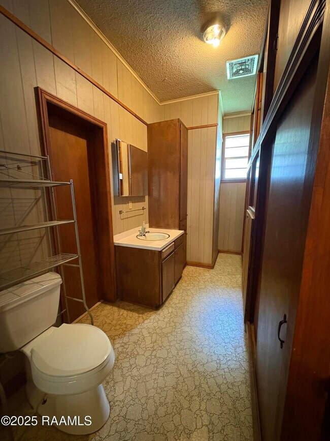 Building Photo - 134 Barton Pl