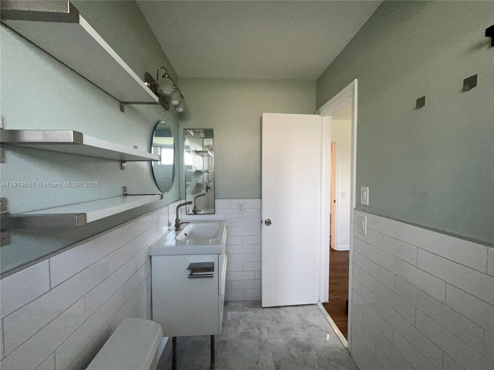 Building Photo - 2471 SW 82nd Ave