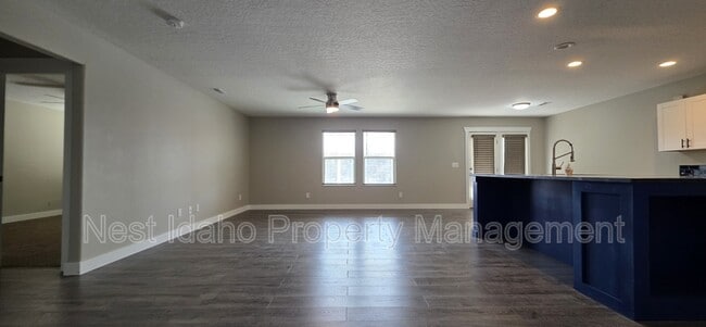 Building Photo - 157 E Murtaugh Lake Dr