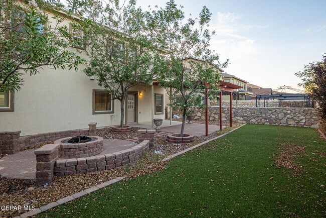 Building Photo - 3204 Merry Mdw