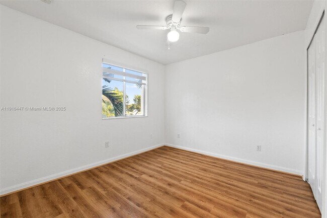 Building Photo - 1406 SE 26th Ct