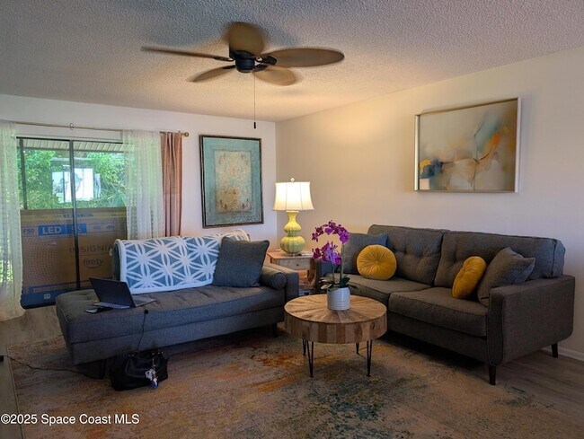 Building Photo - 2245 Golf Isle Dr