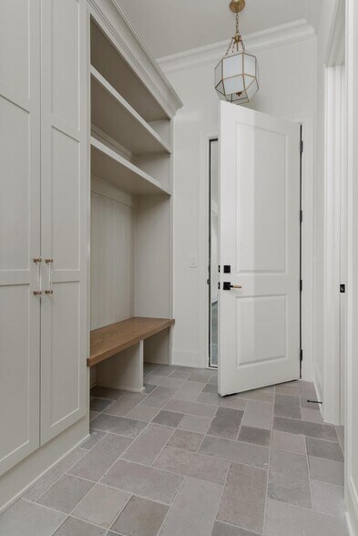 Building Photo - 4224 Granny White Pike