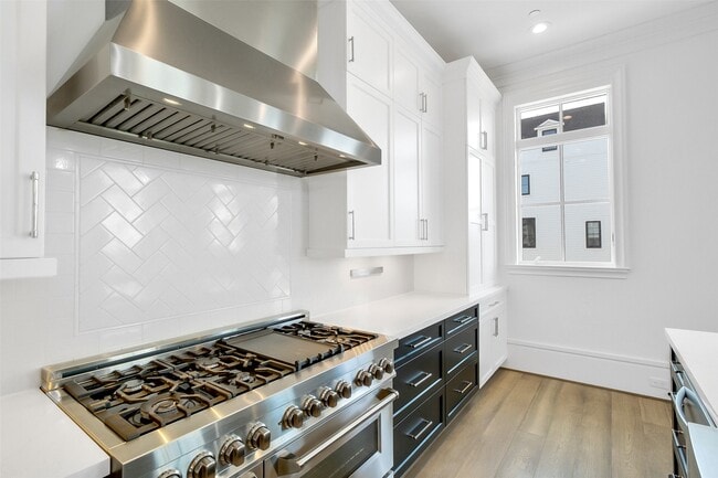 Building Photo - 39 Crain Sq Blvd