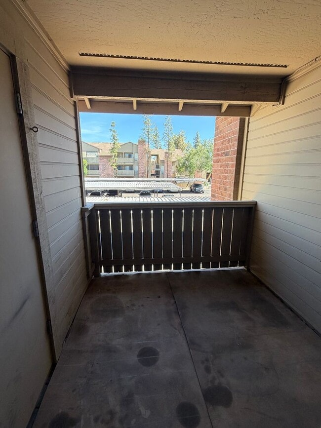 Building Photo - Great 1 bedroom 1 bath 2nd floor unit