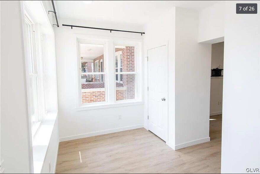 Building Photo - 1915 W Livingston St