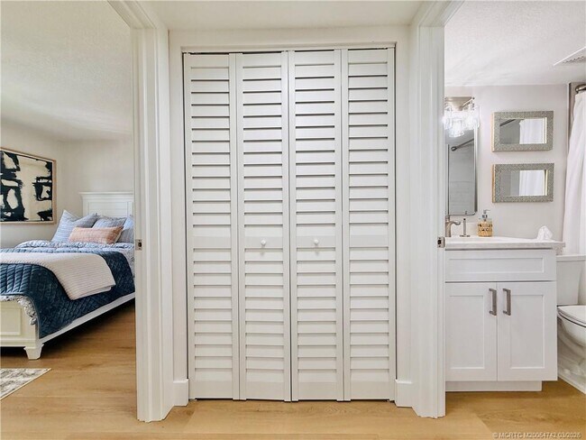 Building Photo - 7370 S Ocean Dr