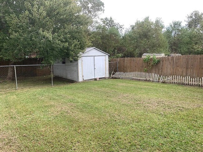 Building Photo - 386 Meloney Dr