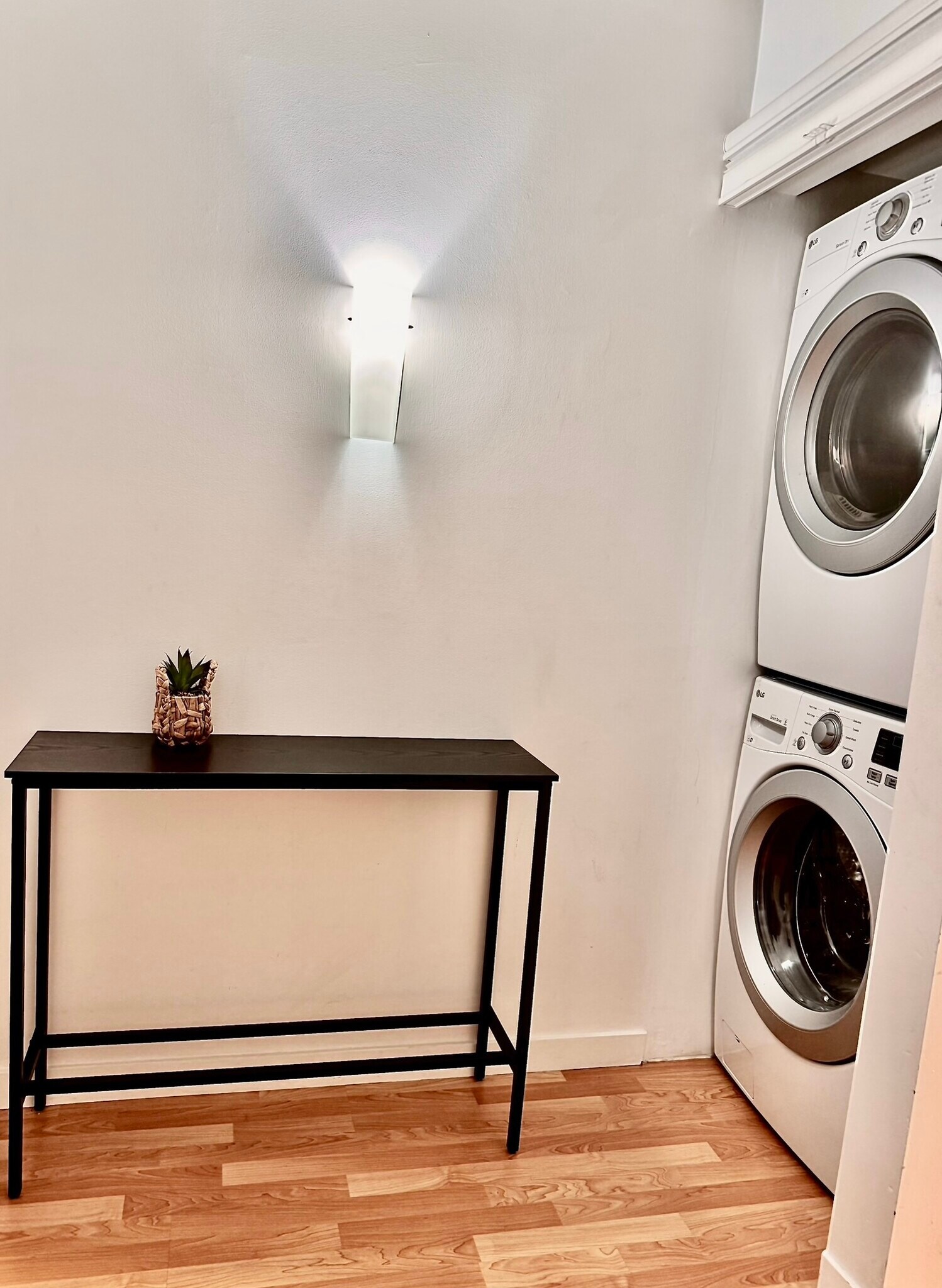 Building Photo - 889 Date St