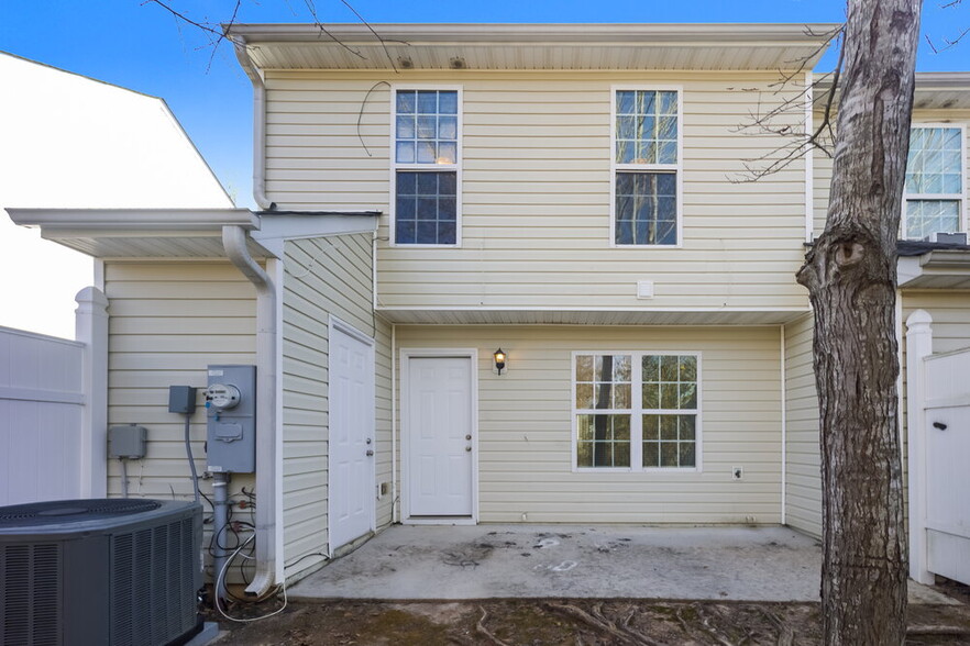 Building Photo - 1902 Grove Way