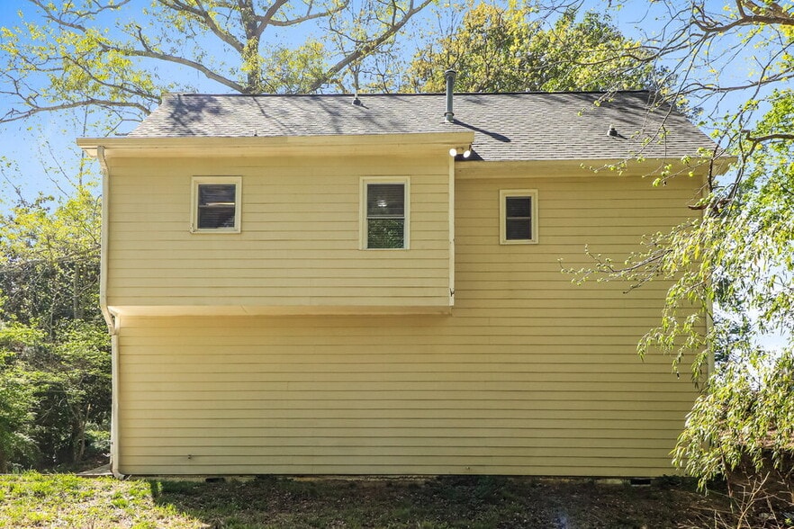 Building Photo - 3138 Calumet Cir NW