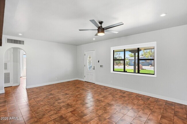 Building Photo - 1202 W Amelia Ave