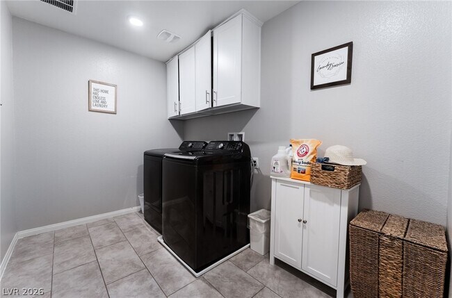 Building Photo - 7438 Ardenno St