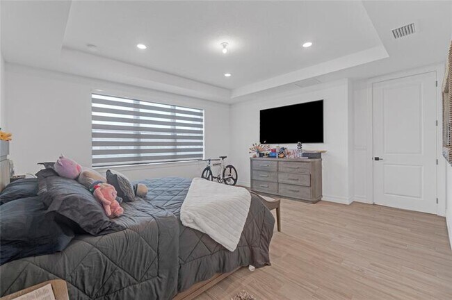 Building Photo - 4566 Silverwood Ln N
