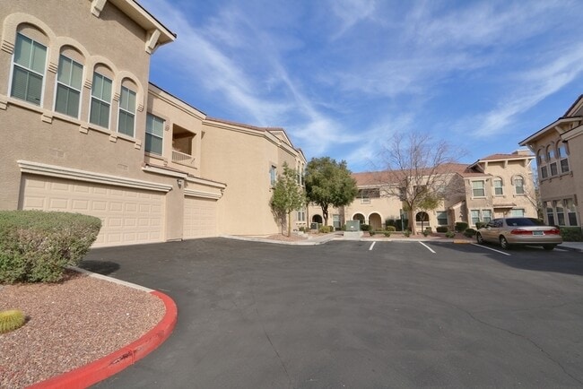 Building Photo - Upgraded Northwest 1 Bedroom Condo with At...