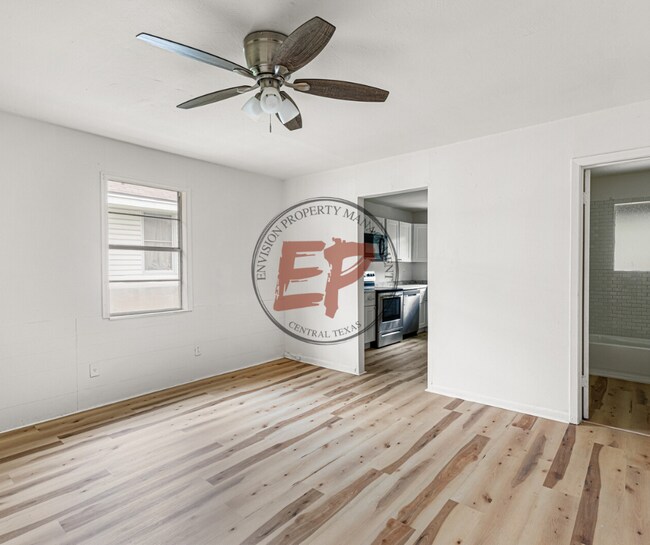 Building Photo - 1920 Lyle Ave