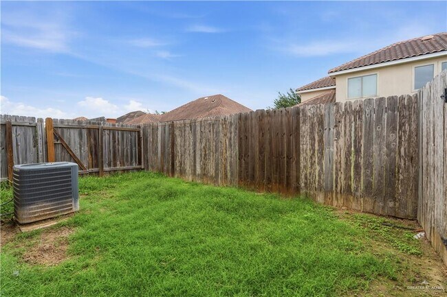 Building Photo - 15 Wellington Ave