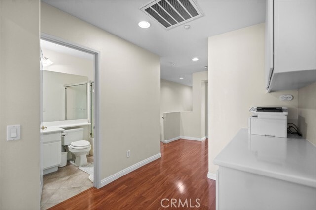 Building Photo - 18 Moonstone