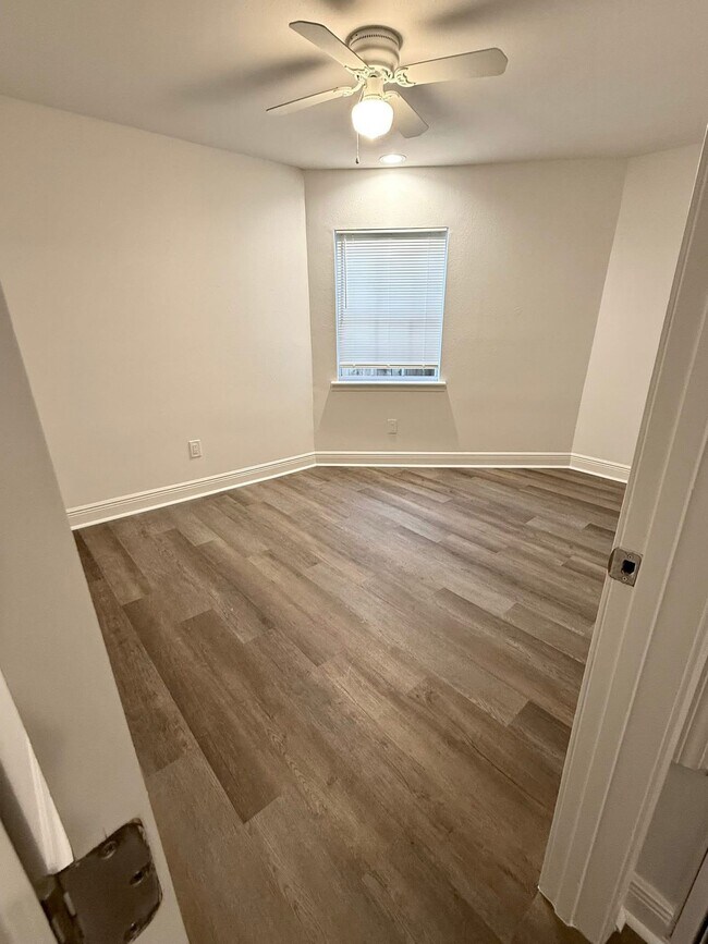 Building Photo - 3300 Bissonet Dr