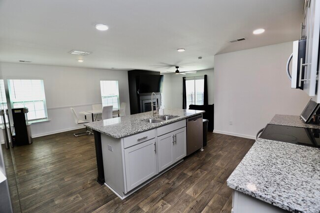 Building Photo - 2037 Elmridge Rd