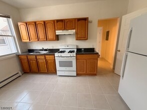 Building Photo - 403 S Clinton St