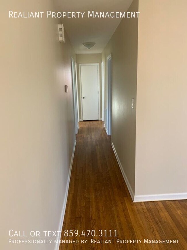 Building Photo - 508 Hickory Hill Dr
