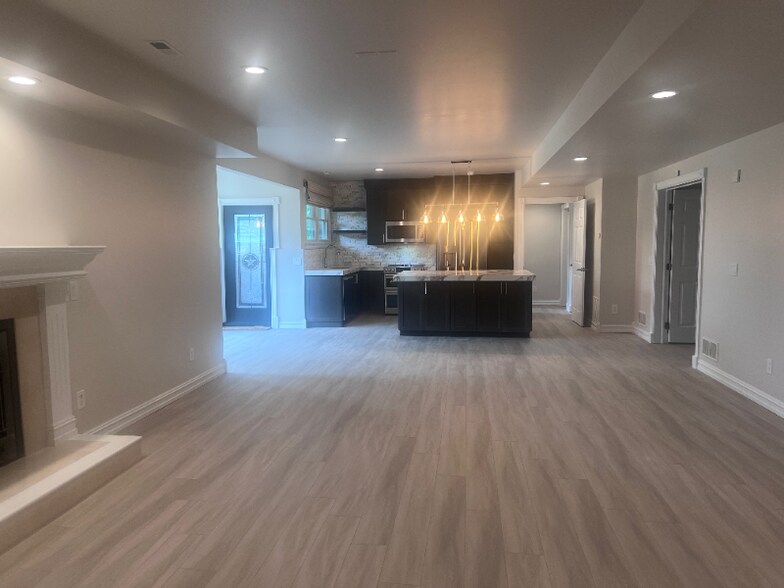 Building Photo - 6589 Rio Vista Ct