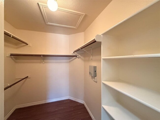 Building Photo - 1713 Primrose Ln