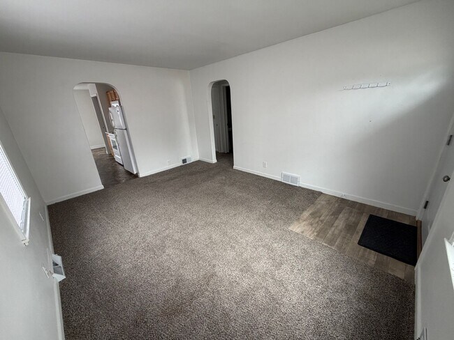 Building Photo - Home for rent near Augustana college