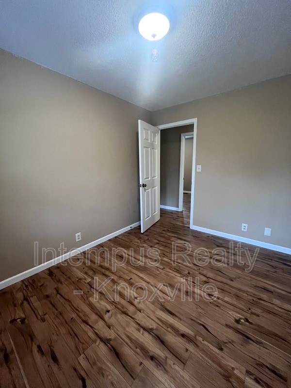 Building Photo - 405 Iroquois Ln