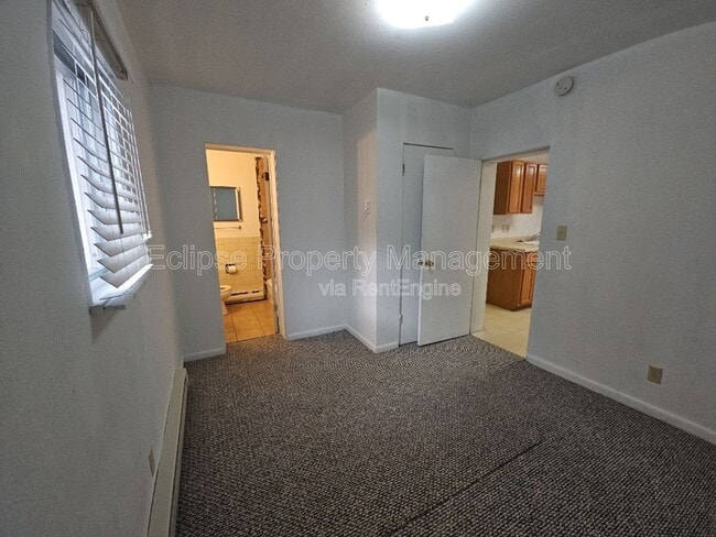 Building Photo - 715 3rd St