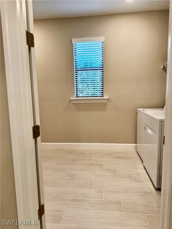 Building Photo - 5722 Legendary Ln