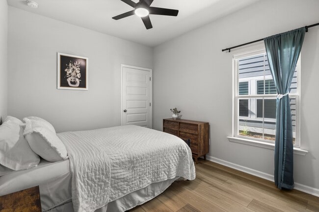 Building Photo - 119 Holloway Hl