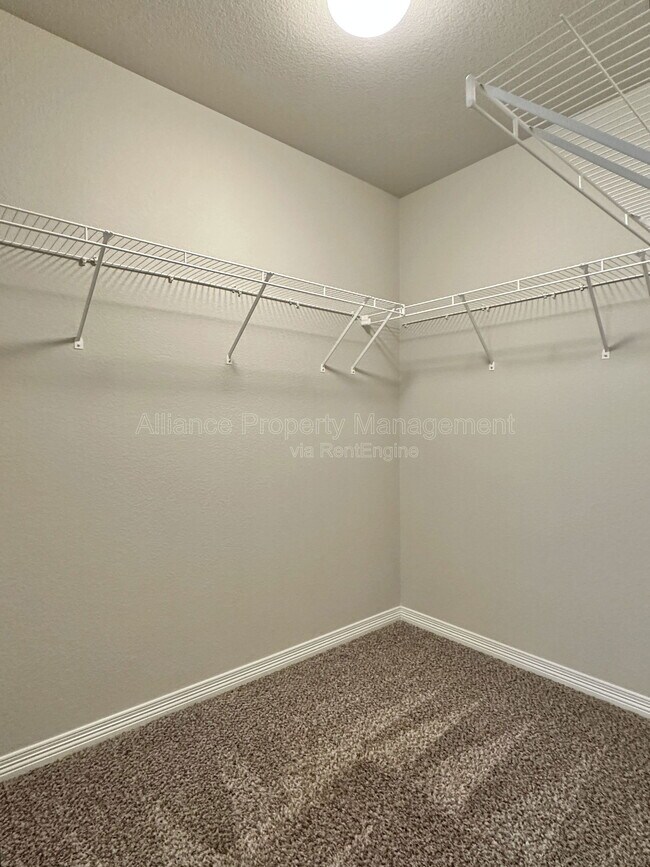 Building Photo - 6039 Jorie Rd