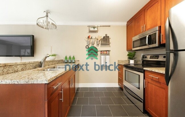 Building Photo - Waterfront Studio Kirkland Available for Rent!