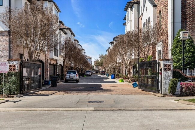 Building Photo - 2711 Arabelle Grove