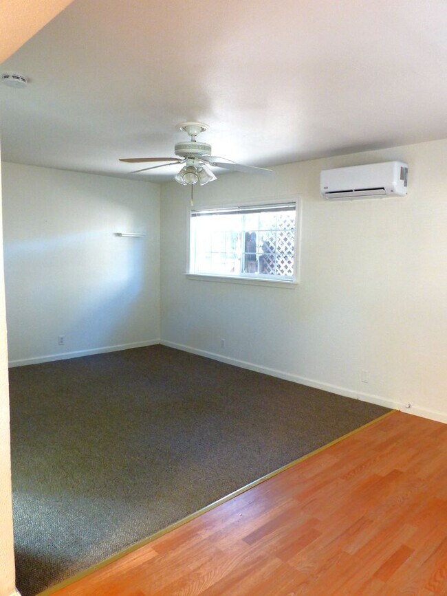 Building Photo - MON301