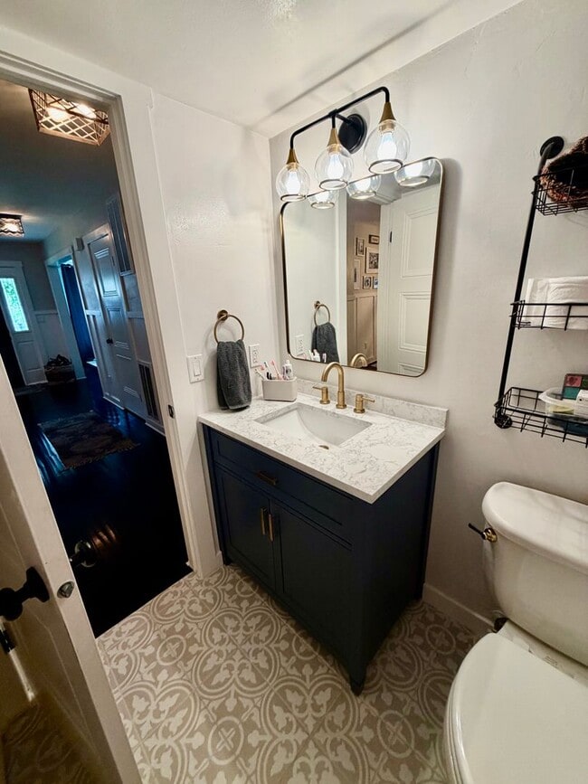 Building Photo - Gorgeous 4 Bedroom Home!!
