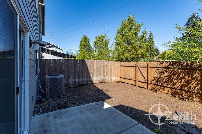 Building Photo - 7415 NE 136th Ave