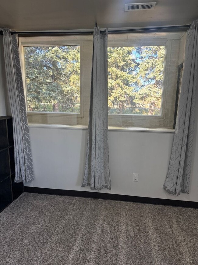 Building Photo - CHRISTMAS SPECIAL!! RURAL Single family home!