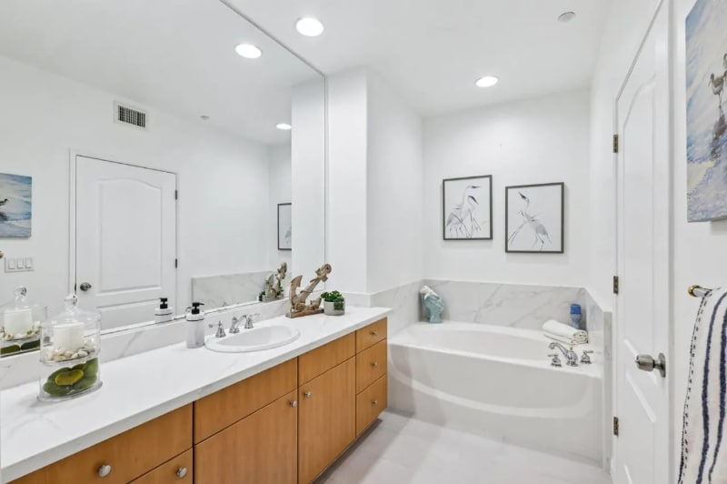 Building Photo - 130 E San Fernando St