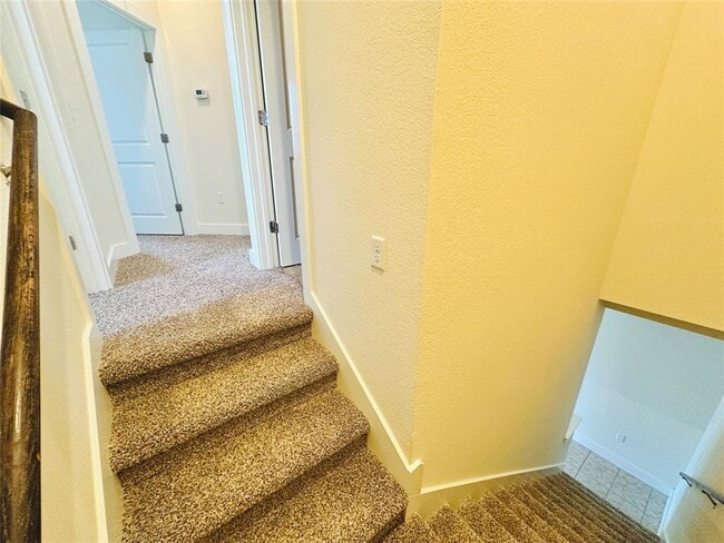 Building Photo - 2216 Creekside Ln