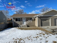 Building Photo - 2 Bed 1 Bath Duplex with Attached Garage