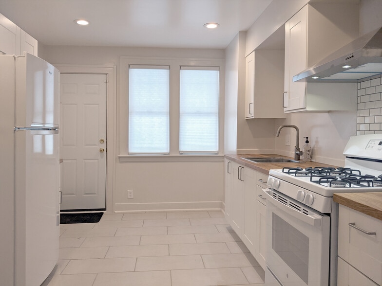 Building Photo - 3685 Bedford St