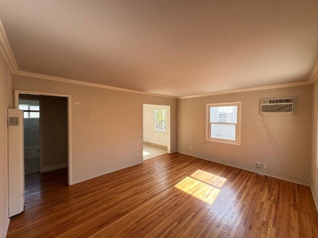 Building Photo - 2.0 bedroom in Pasadena California 91104