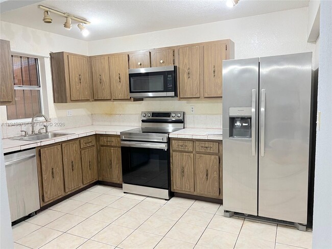 Building Photo - 6518 SW 41st St